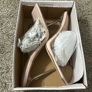 Wild Diva nude/clear size 8 heels